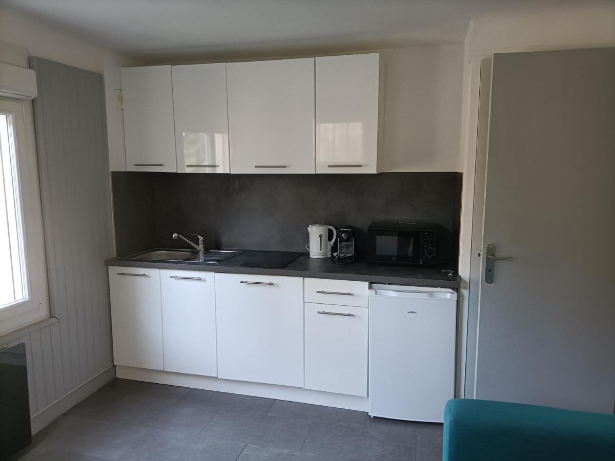 Studio Bormes Village Екстериор снимка